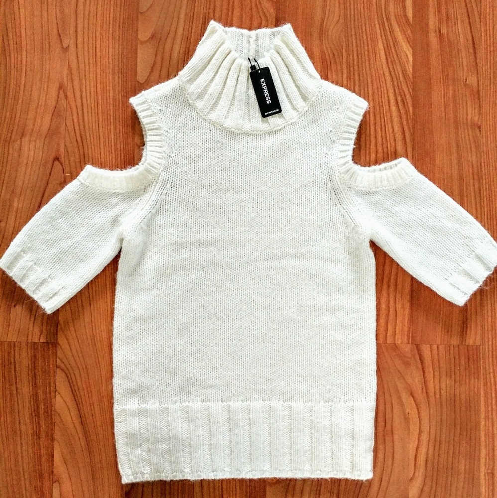 🆑!❄Express Ivory cold shoulder sweater❄⛄
